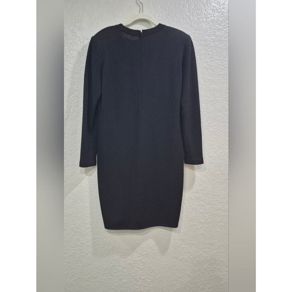 St. John Black V-Neck Long Sleeve Knit Shift Dress with Shoulder Pads Size 6 - Picture 4 of 10